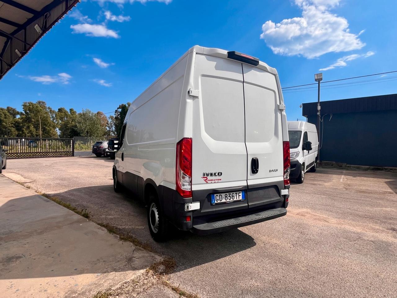 IVECO DAILY 35-120 2.3 DIESEL 116 CV - FURGONE - AZIENDALE