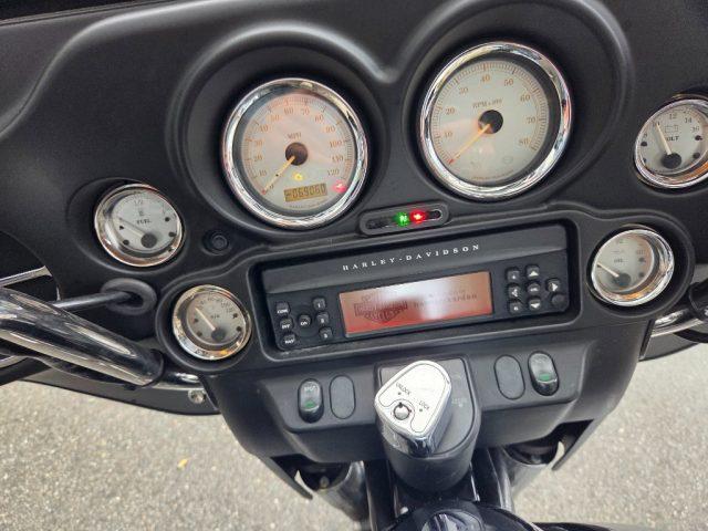 HARLEY-DAVIDSON FLHX Street Glide 1584