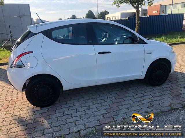 LANCIA Ypsilon 1.0 FireFly 5 porte S&S Hybrid Ecochic Silver