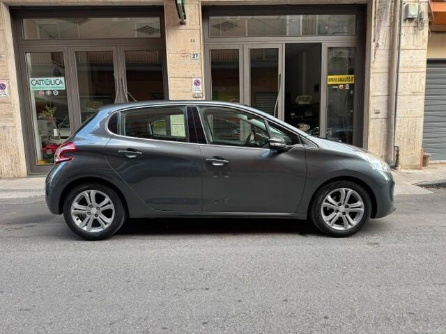 Peugeot 208 1.4 HDi 68 CV 5 porte Allure