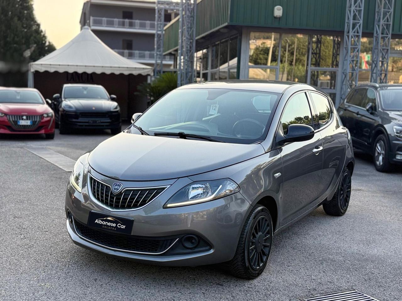 Lancia Ypsilon 1.0 FireFly S&S Hybrid Ecochic Silver