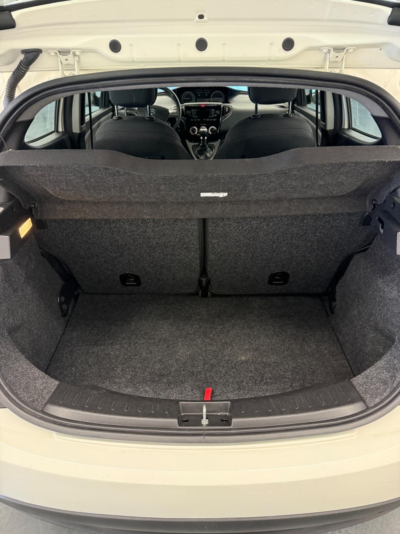 Lancia Ypsilon 1.0 FireFly 5 porte S&S Hybrid Ecochic Gold