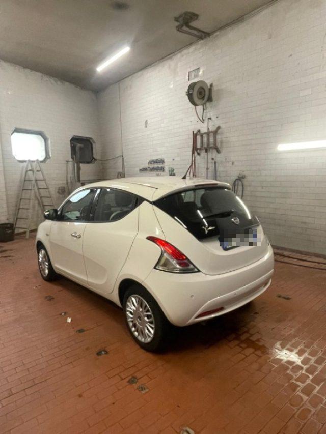 LANCIA Ypsilon 1.2 69 CV 5 porte Gold