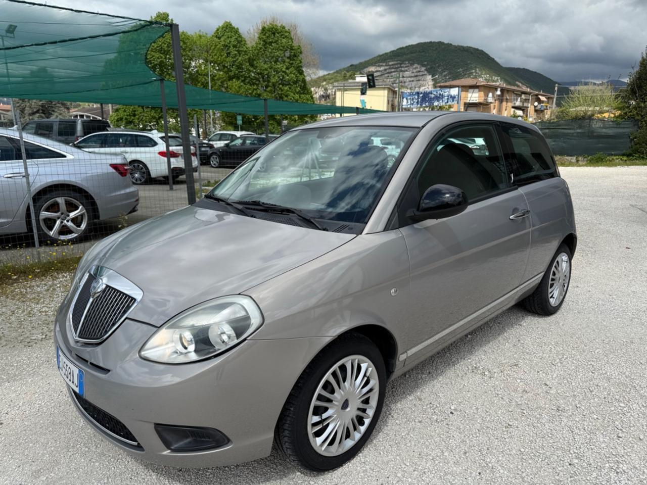 Lancia Ypsilon 1.3 MJT 75 CV Platino Ok neopatent Euro5