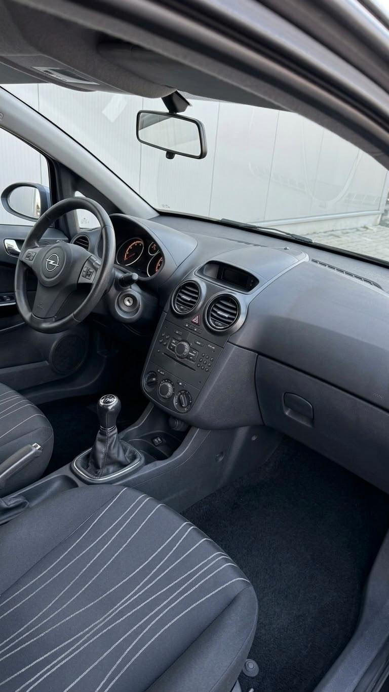 Opel Corsa 1.2 3 porte Easytronic Sport