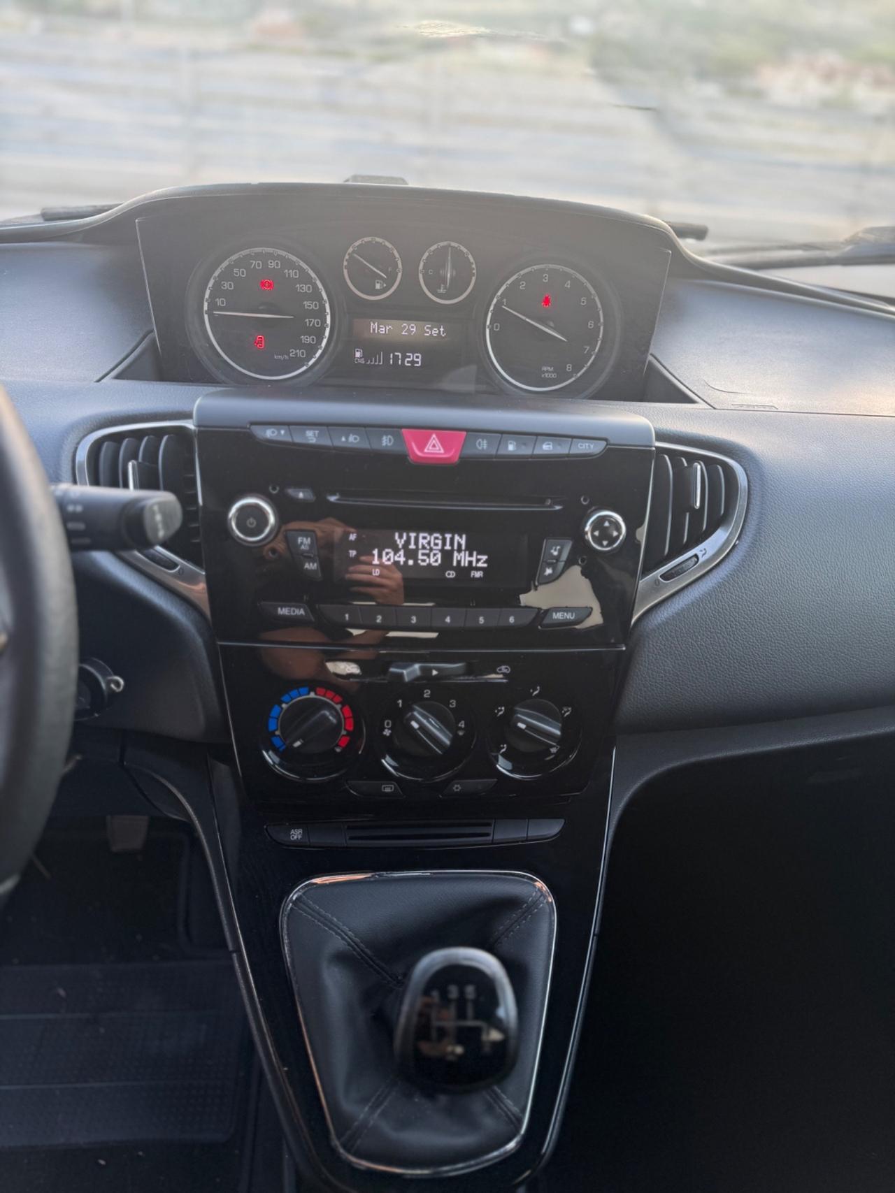 Lancia Ypsilon 0.9 TwinAir 85 CV 5 porte Metano Ecochic 30th Ann.