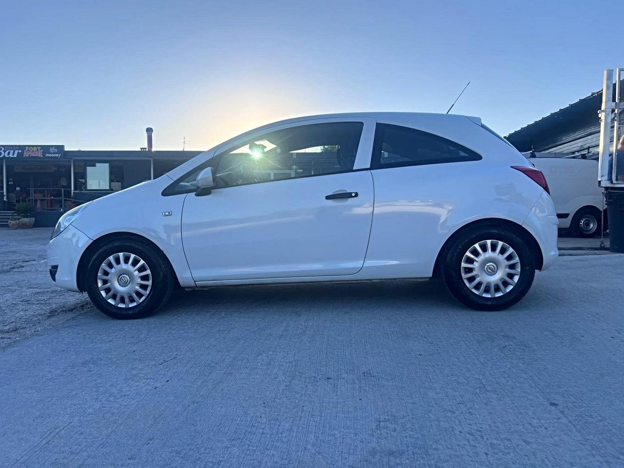 Opel Corsa 1.2 3 porte Club