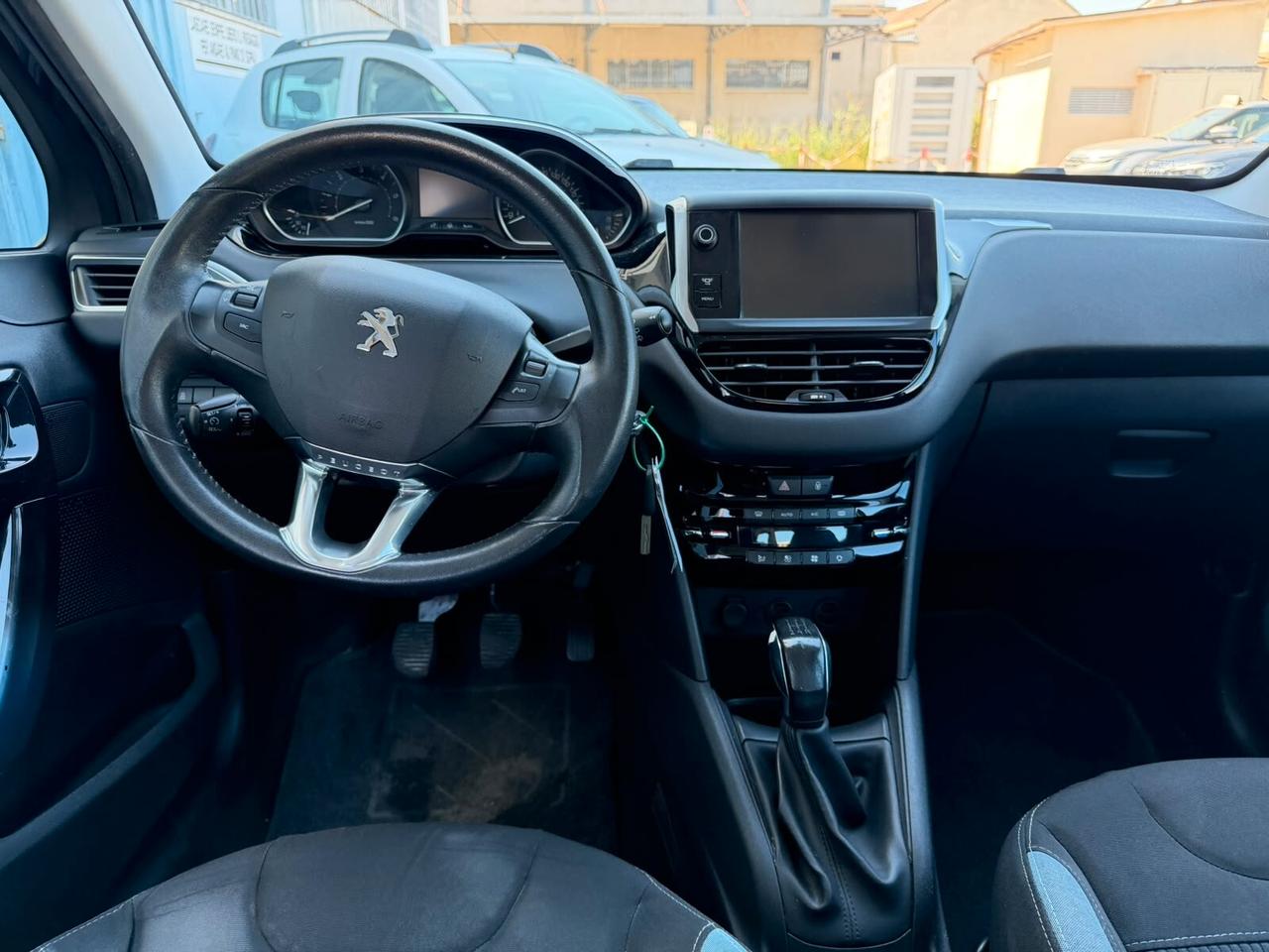 Peugeot 208 1.4 HDi x neopatentati 2012