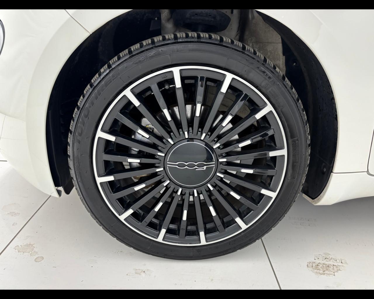 FIAT 500e 42 kWh La Prima by Bocelli