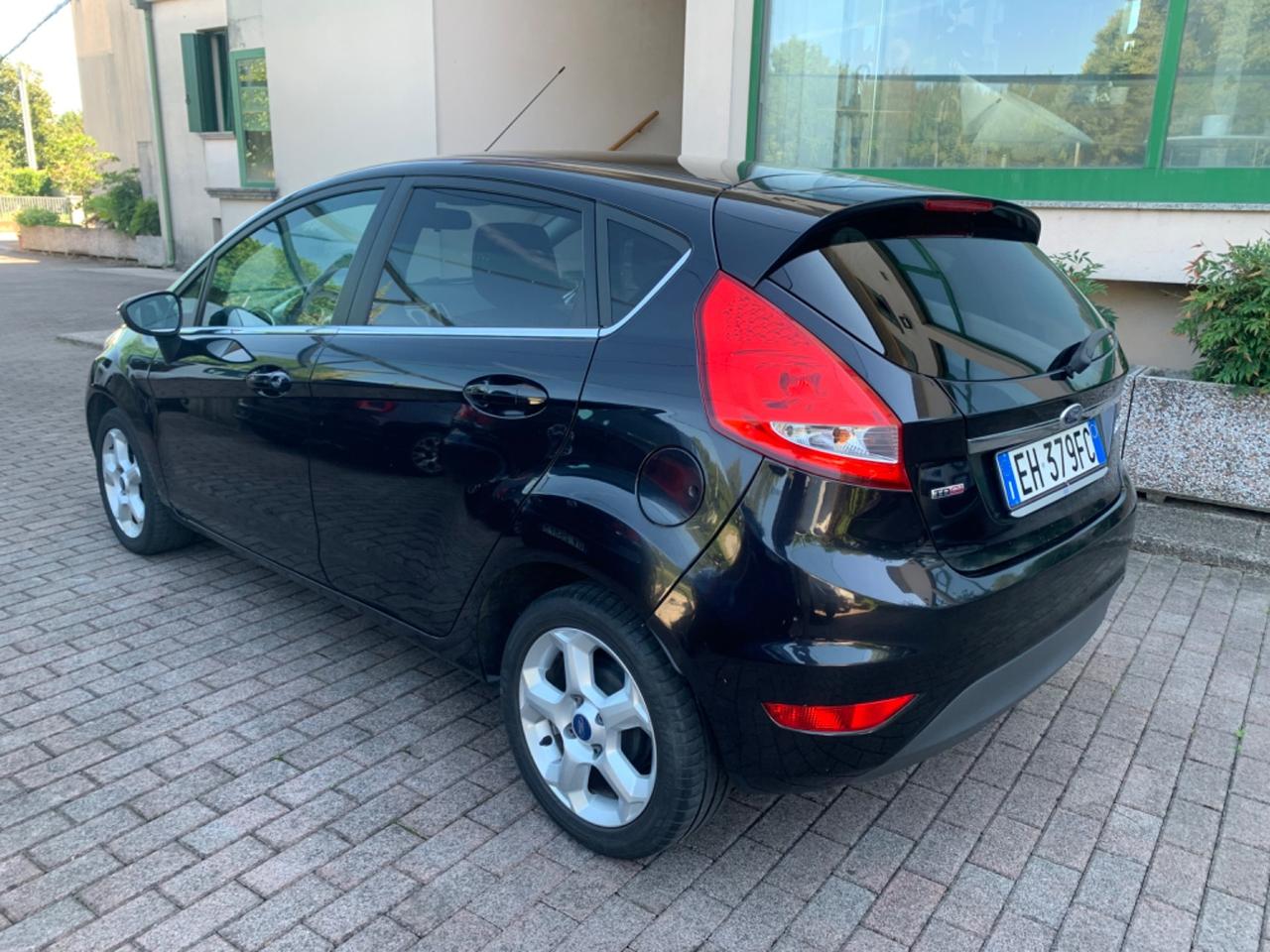 Ford Fiesta 1.4 TDCi 70CV 5 porte Titanium