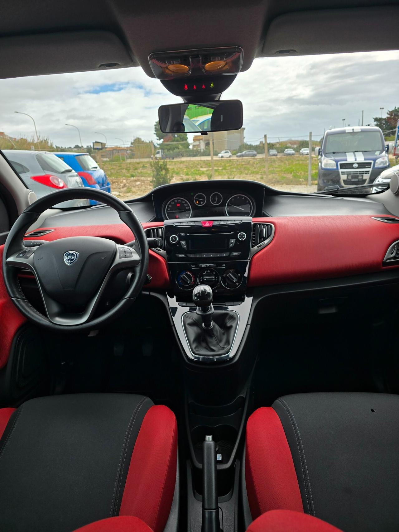 Lancia Ypsilon 1.2 69 CV 5 porte S&S Gold