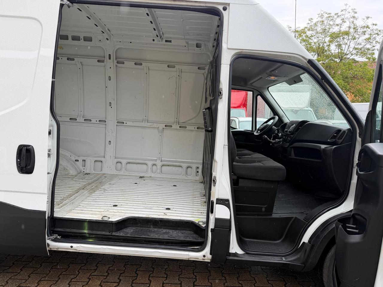 Iveco Daily 35S12V 2.3 HPT PC-TN Furgone