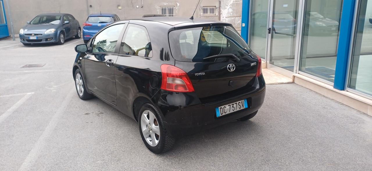 Toyota Yaris 1.0 3 porte Sol