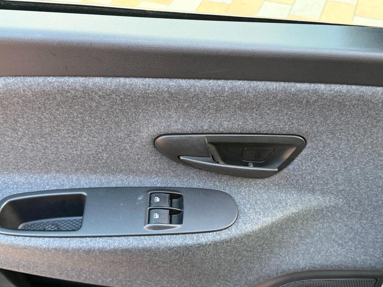 Lancia Ypsilon 1.2 69 cv. ELEFANTINO BLU