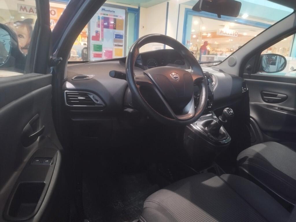 Lancia Ypsilon 1.2 69 CV 5 porte GPL Ecochic Silver può essere tua a 93,00 €/mese