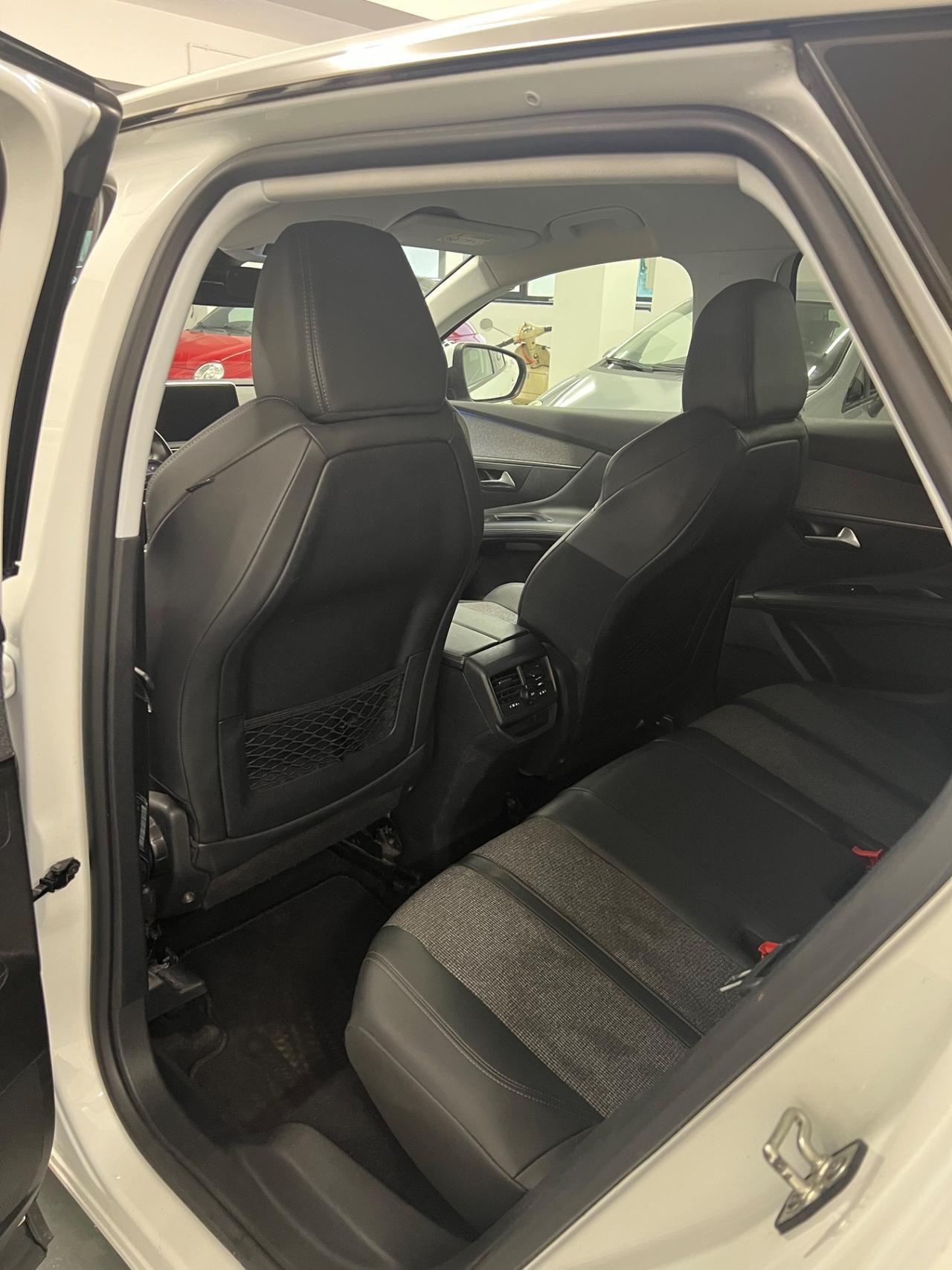 Peugeot 3008 BlueHDi 130 S&S EAT8 Allure