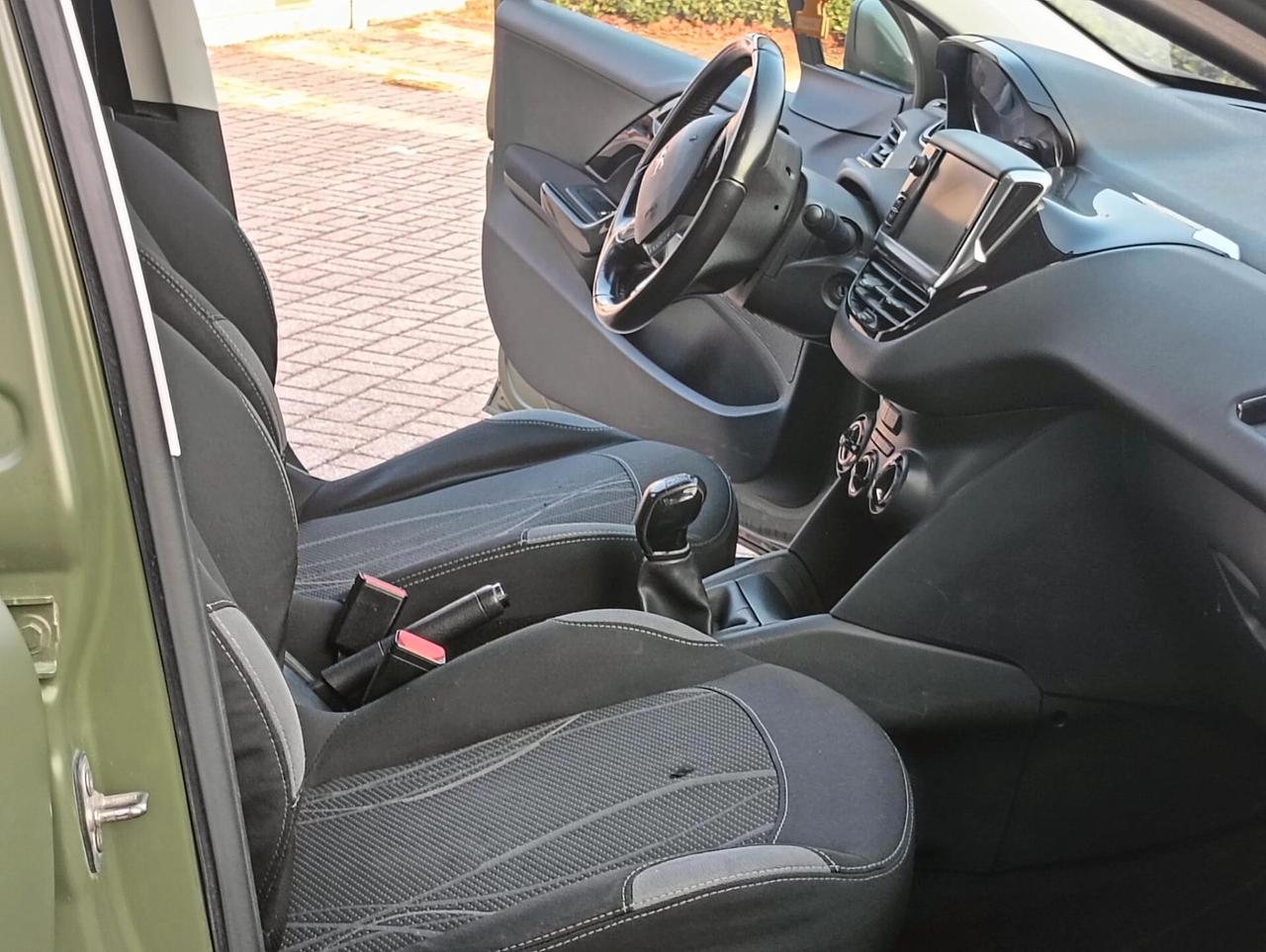 Peugeot 208 1.4 HDi 68 CV 5 porte Allure..CELL 320 147 1147 WUATSAPP 3276540940