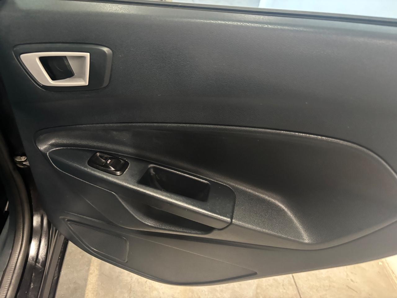 Ford Fiesta 1.4 5 porte Bz.- GPL Titanium