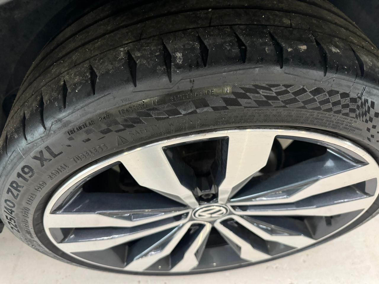 VOLKSWAGEN T-ROC RLINE