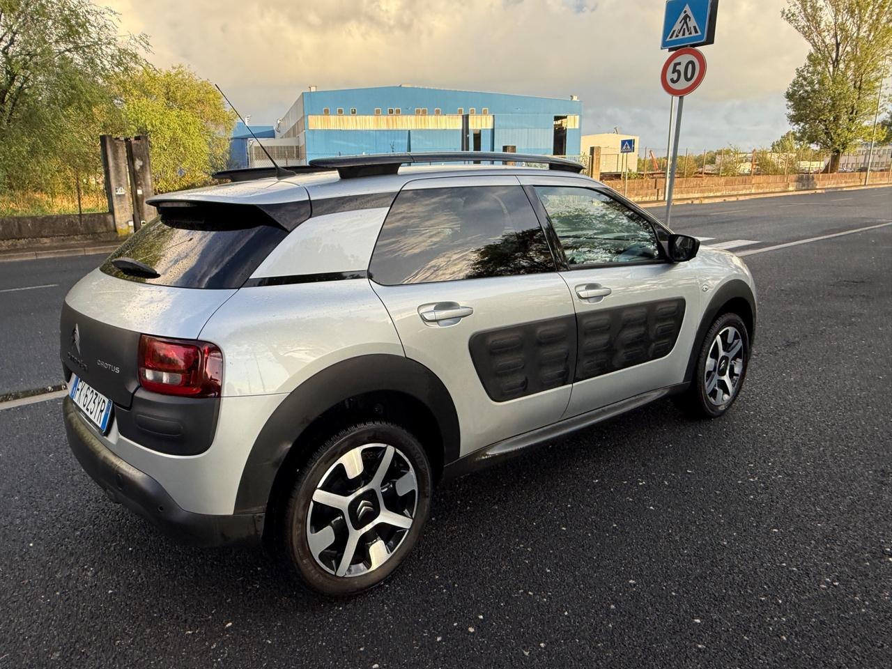 Citroen C4 Cactus BlueHDi 100 Shine