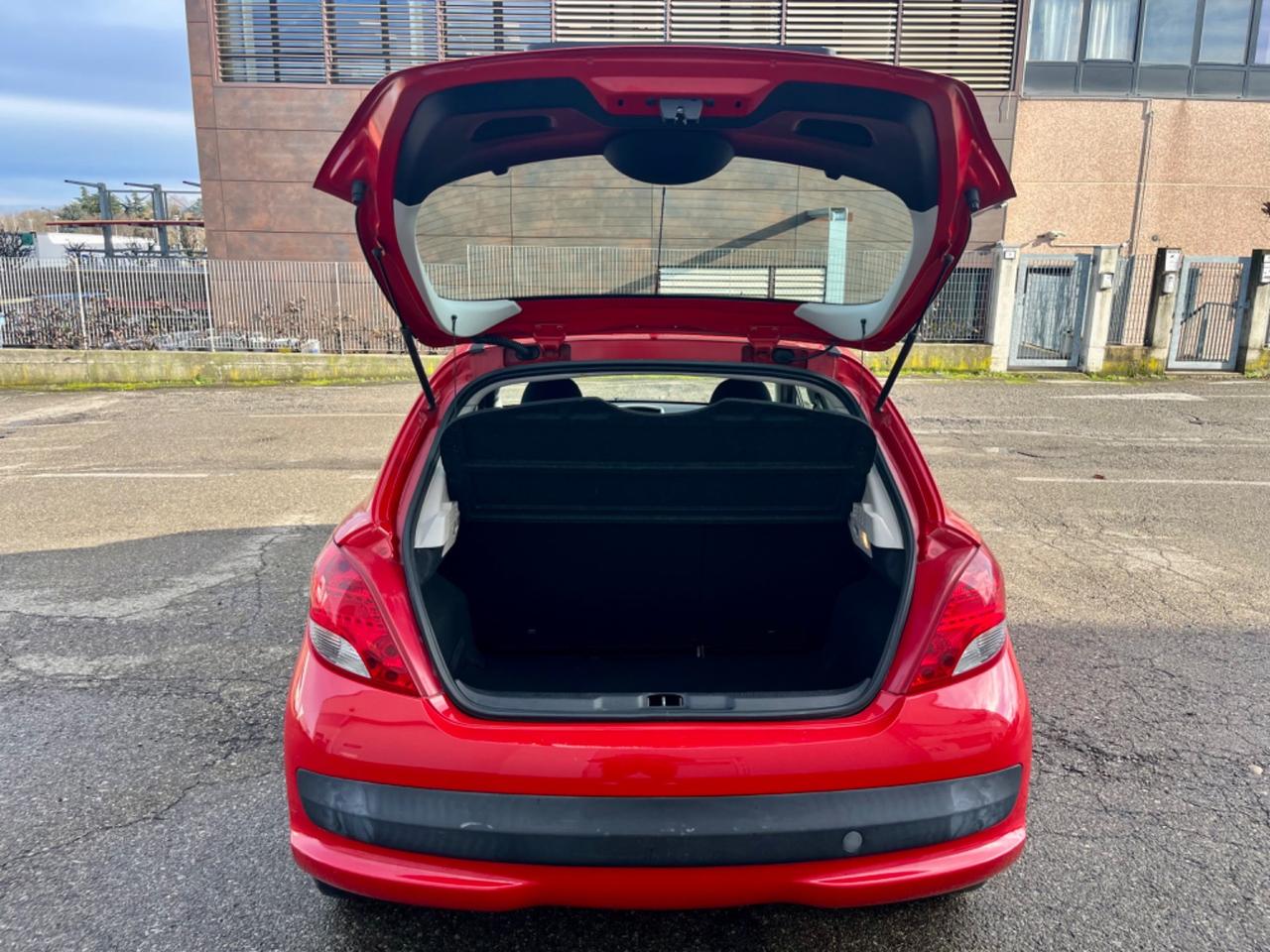 Peugeot 207 Plus 1.4hdi 106.000km 2013 3 porte per neopatentati