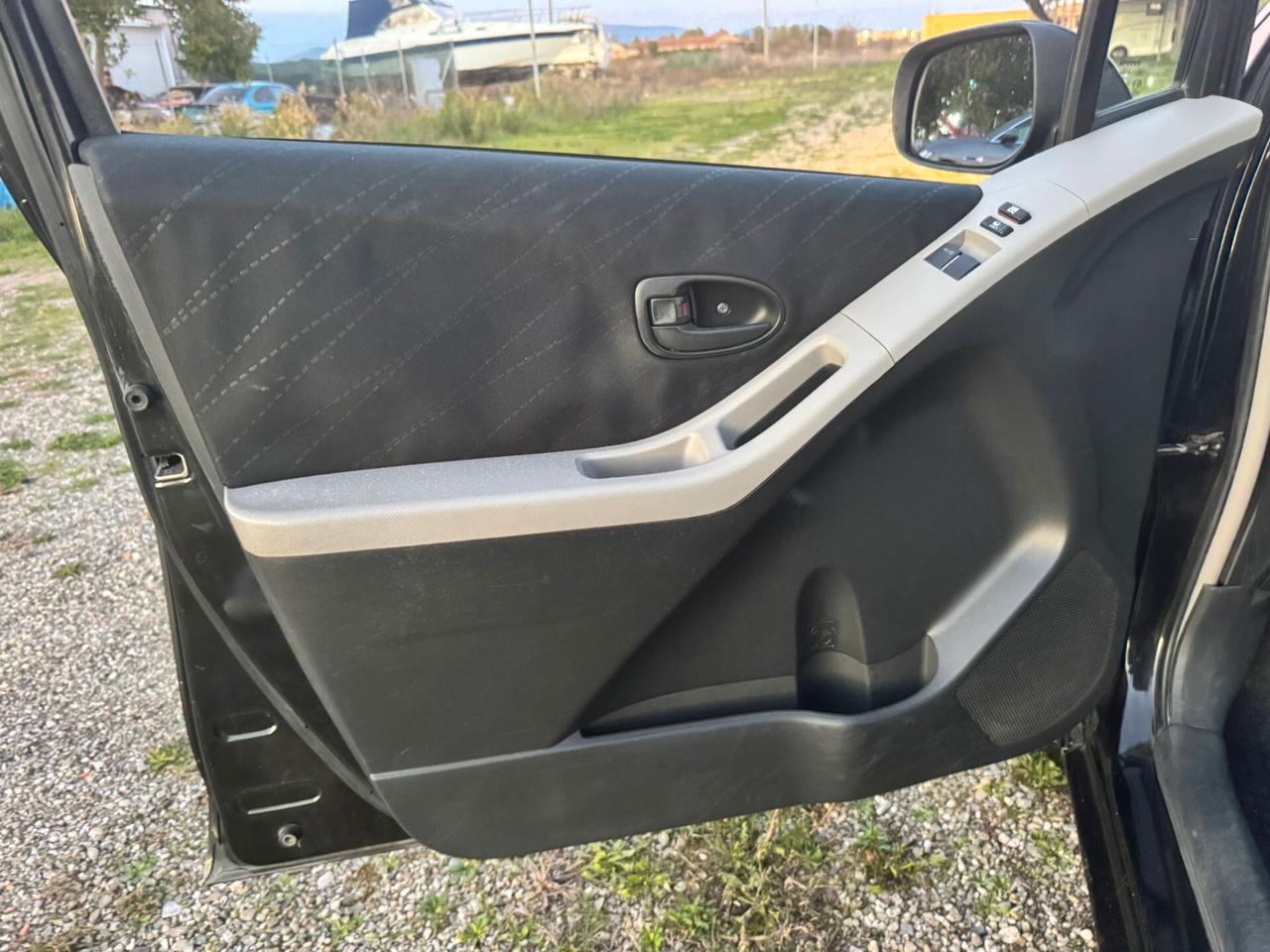 Toyota Yaris 1.0 5 porte SOLAMENTE 129.000 KM