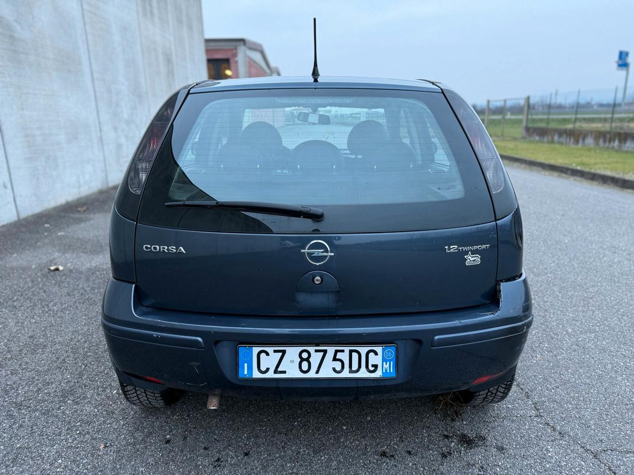 Opel Corsa 1.2i 16V 80CV NEOPATENTATI