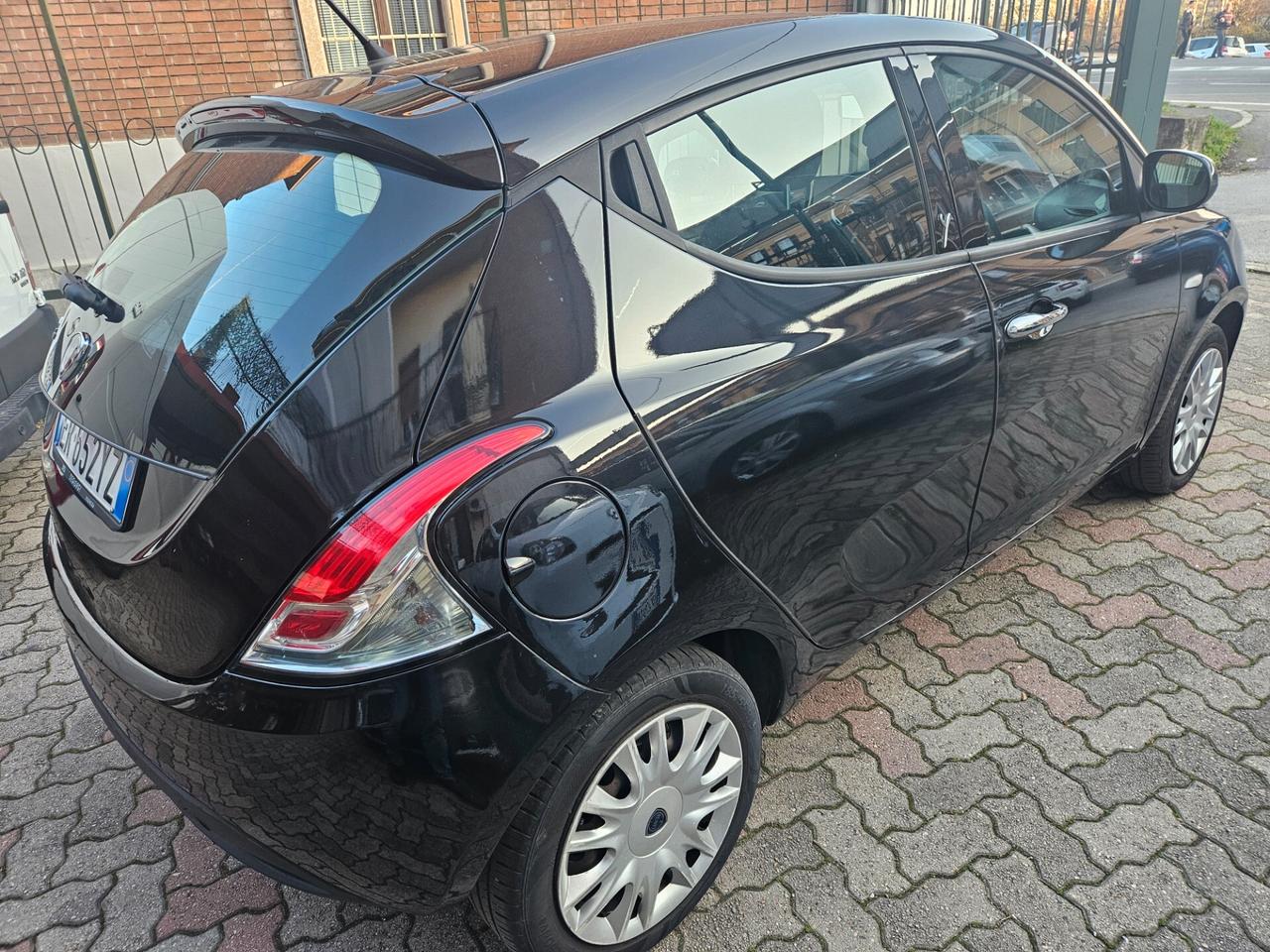 Lancia Ypsilon 1.2 69 CV 5 porte S&S Gold
