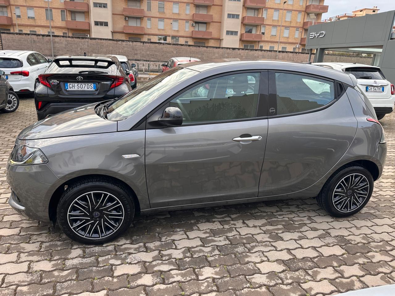Lancia Ypsilon 1.0 Hybrid Ecochic Gold