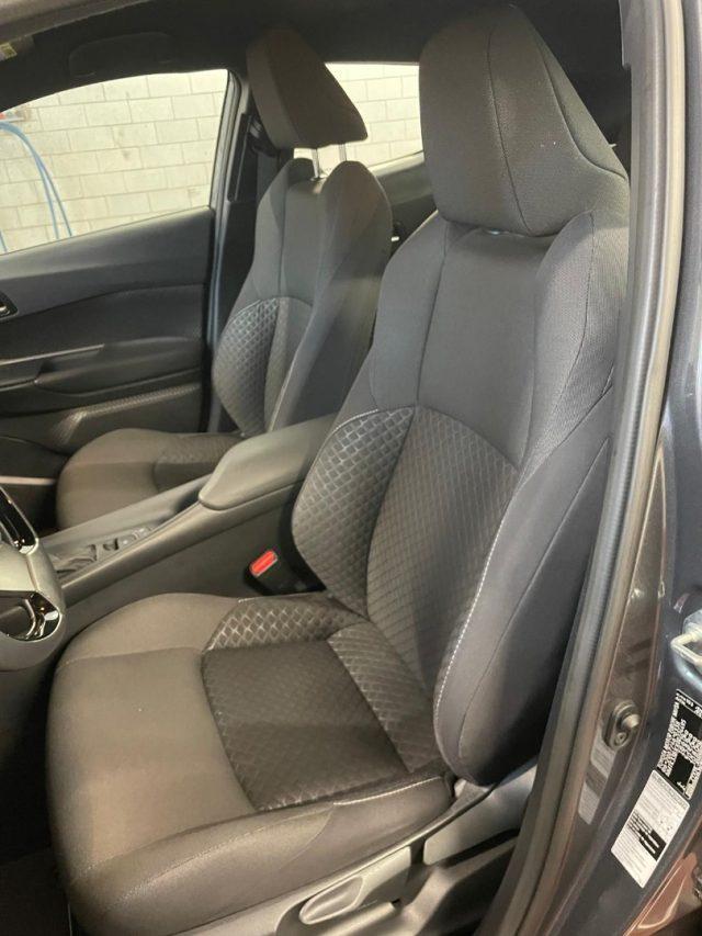 TOYOTA C-HR 1.8 Hybrid E-CVT Business