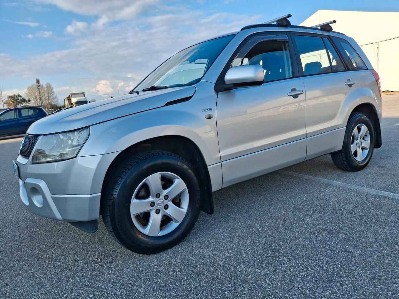 Suzuki Grand Vitara 1.9 DDiS-5 Porte-Executive-4X4-