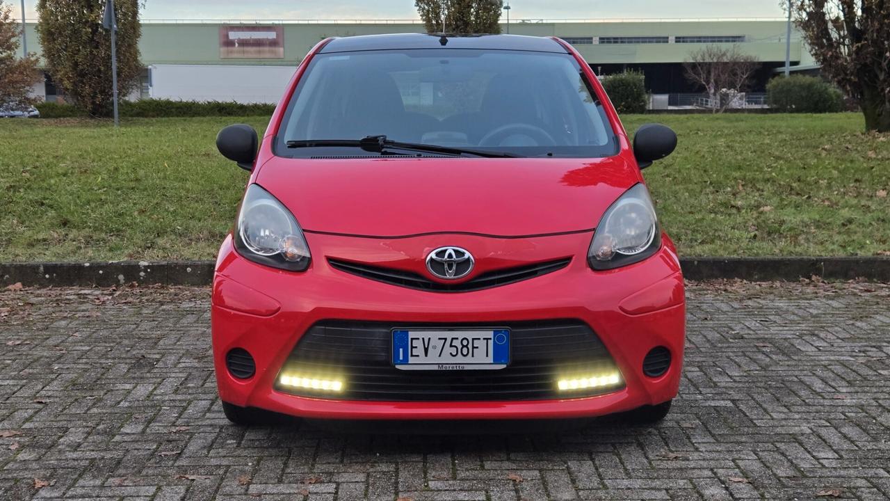 Toyota Aygo 1.0 VVT-i 69 CV 5 porte x-cite
