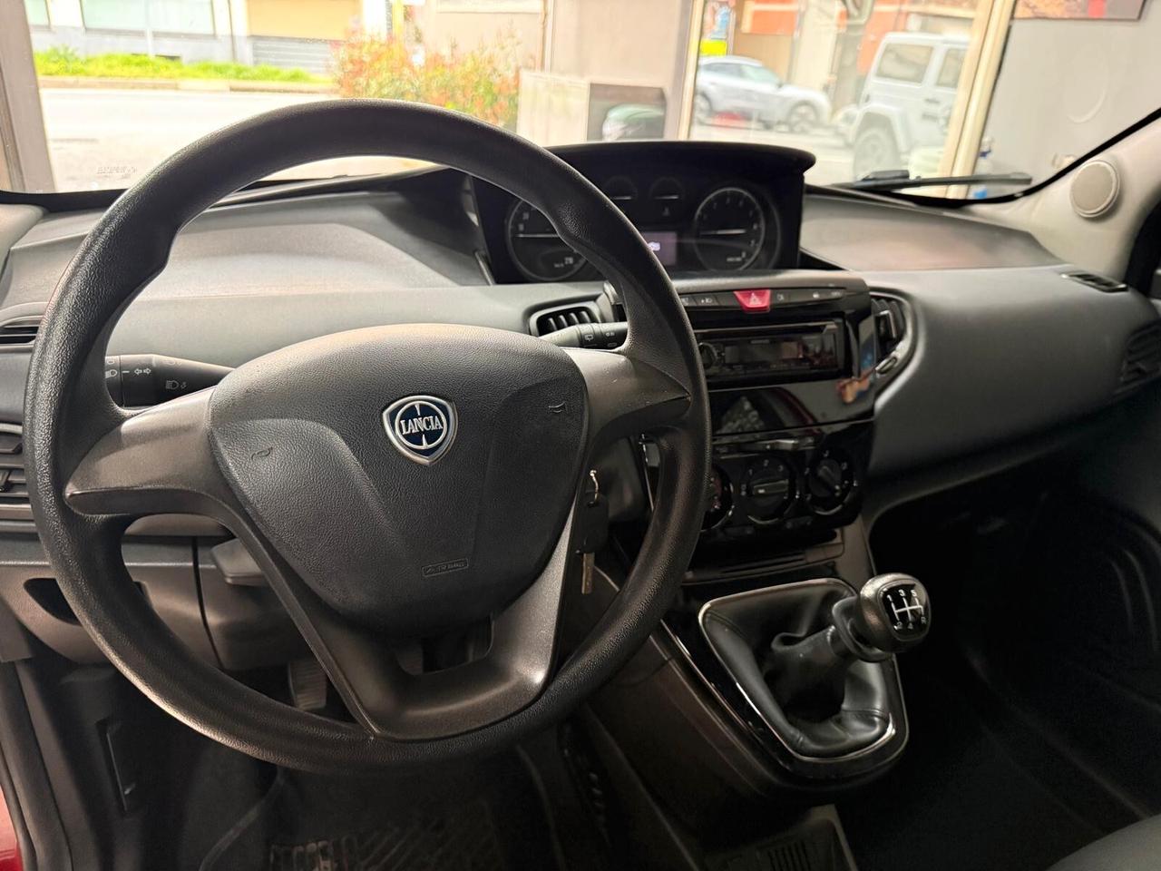 Lancia Ypsilon 1.2 69 CV 5 porte Silver