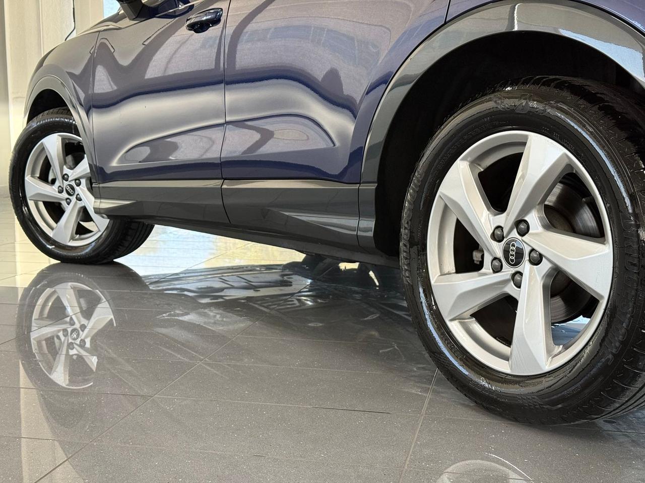 Audi Q3 Identity Black 2.0 35 TDI #8438