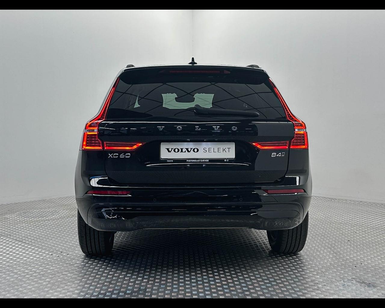 VOLVO XC60 B4 (d) AWD automatico Essential