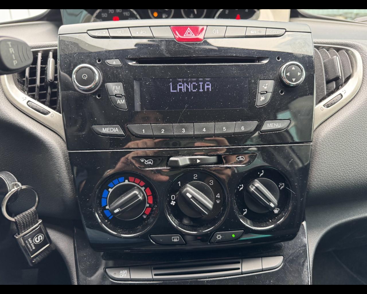 LANCIA Ypsilon 3ª serie - Ypsilon 1.2 69 CV 5 porte Gold