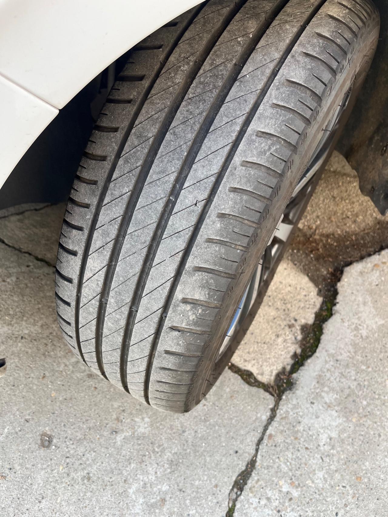 Peugeot 208 PureTech 82 5 porte Allure