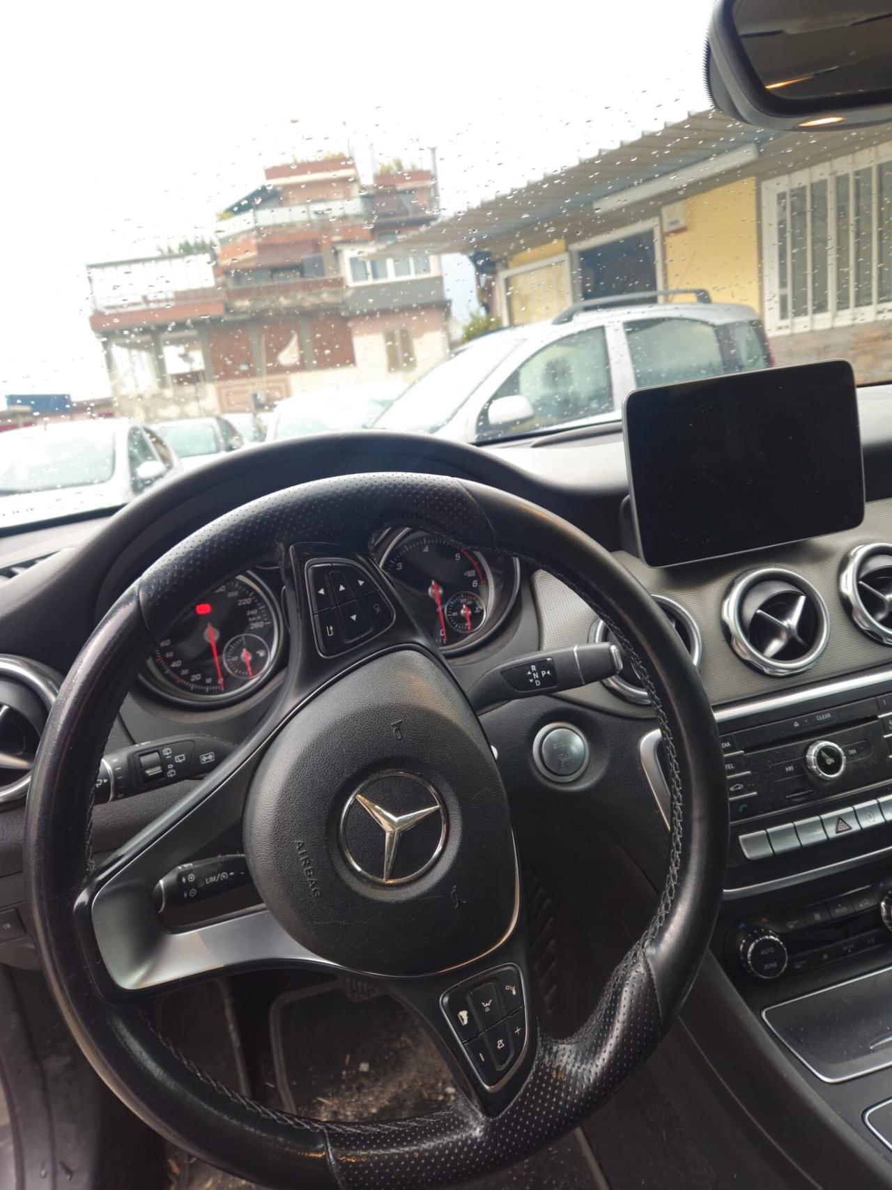 Mercedes-benz GLA 200 d Automatic Premium