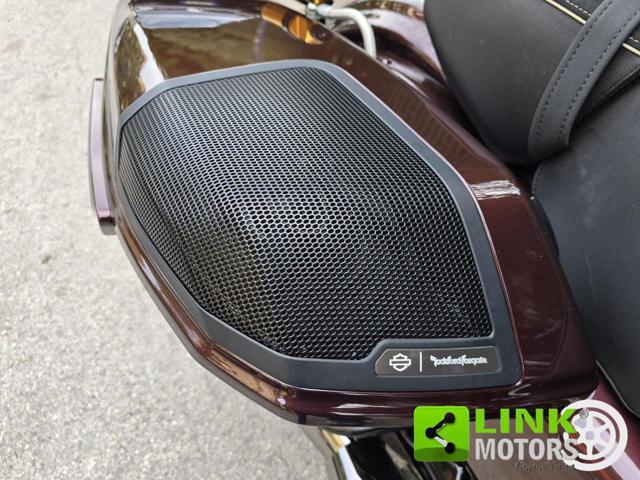 HARLEY-DAVIDSON CVO Street Glide 25th