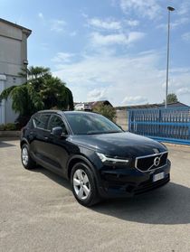 VOLVO XC40 T2 Momentum Core