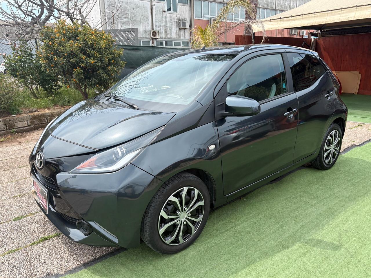 Toyota Aygo 1.0 VVT-i 69 CV 5 porte x-business