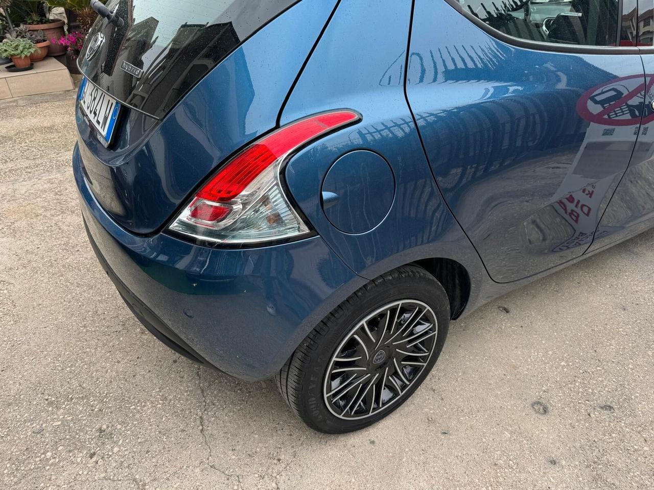 Lancia Ypsilon 1.0 FireFly 5 porte S&S Hybrid UnYca