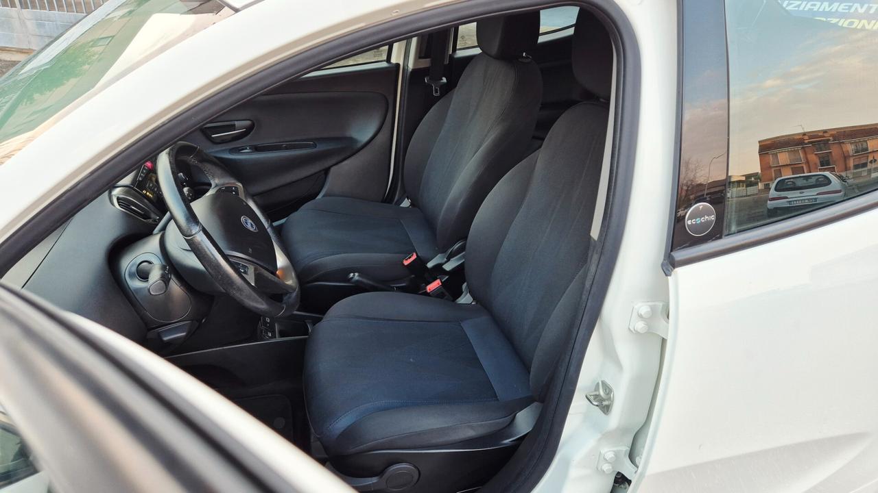 Lancia Ypsilon 1.0 FireFly 5 porte S&S Hybrid Ecochic Gold