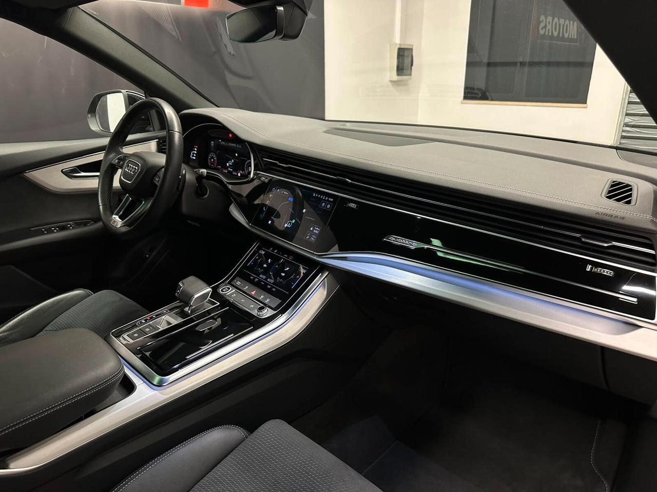 Audi Q8 TOTAL BLACK/MATRIX/TETTO LEASING