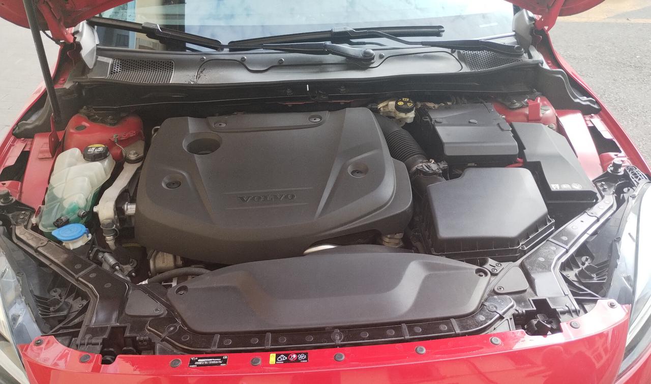 Volvo V40 D2 R-design