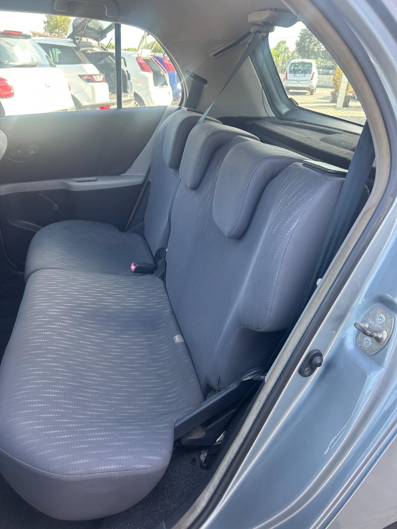 Toyota Yaris 1.3 5 porte Luna