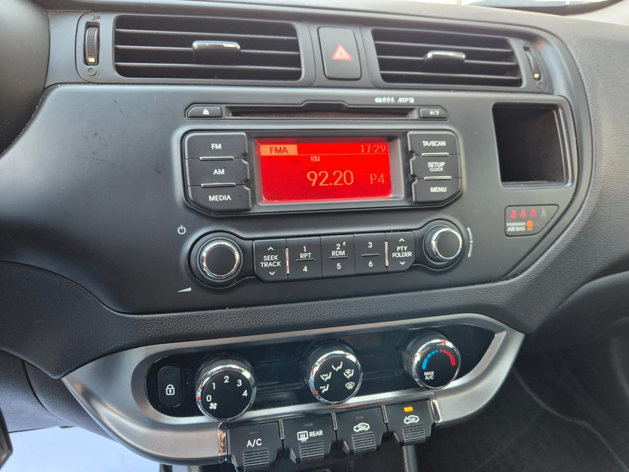 Kia Rio 1.1 CRDi WGT 5p. LX UNIPRO 22