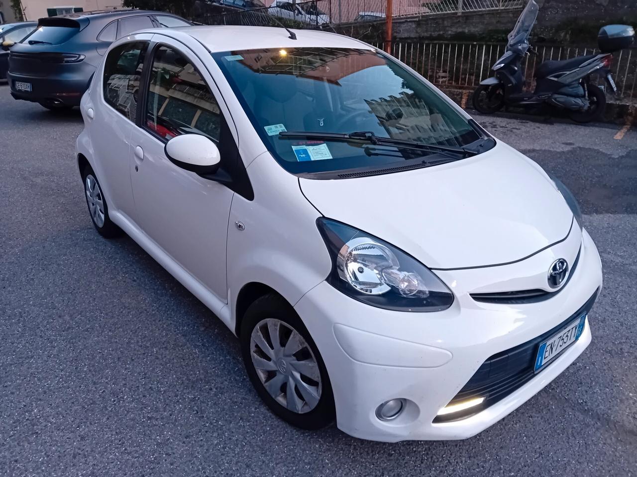 Toyota Aygo 1.0 12V VVT-i 5 porte Active Connect