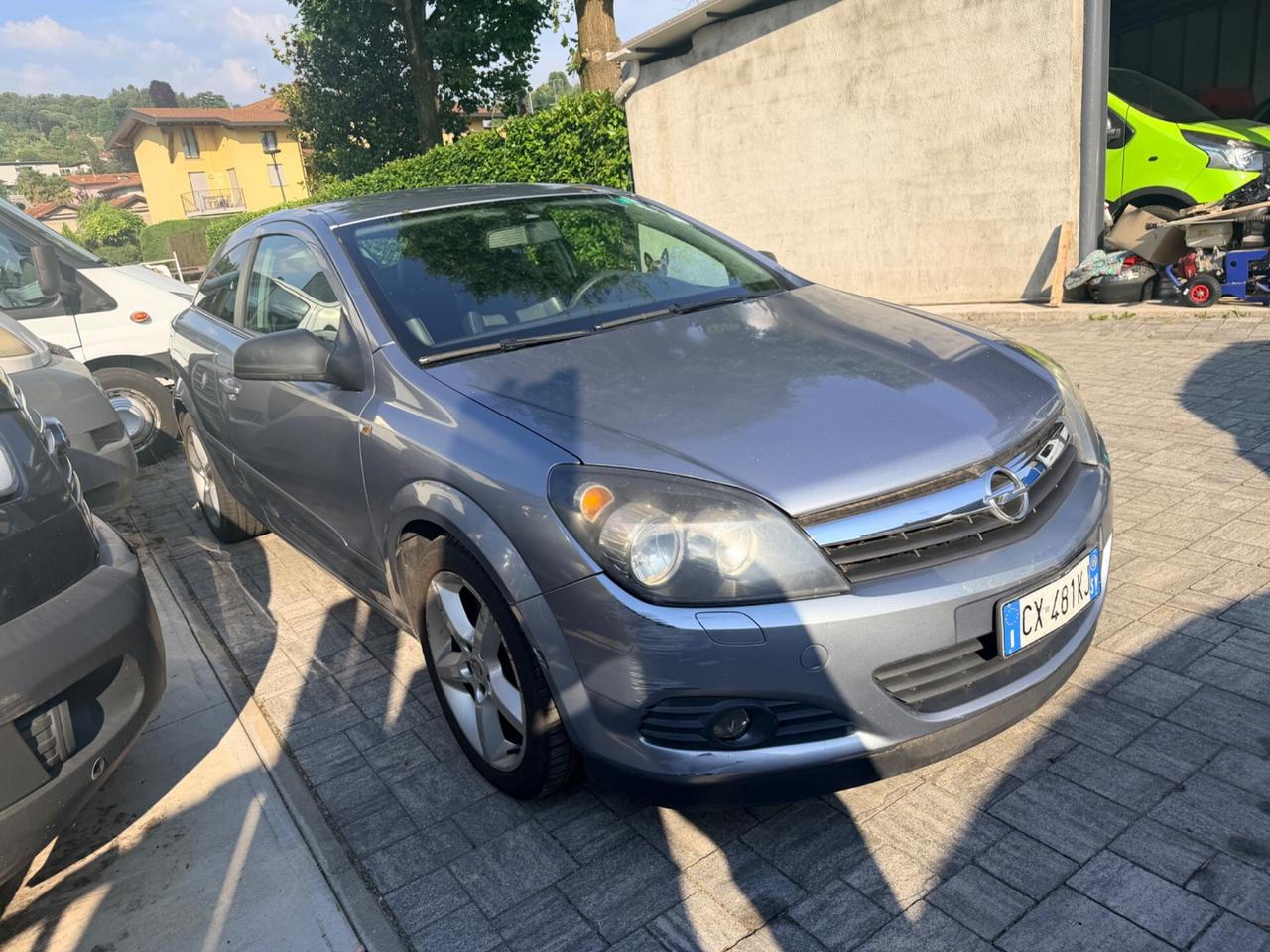 Opel Astra GTC 1.9 CDTI 120CV 3 porte Sport
