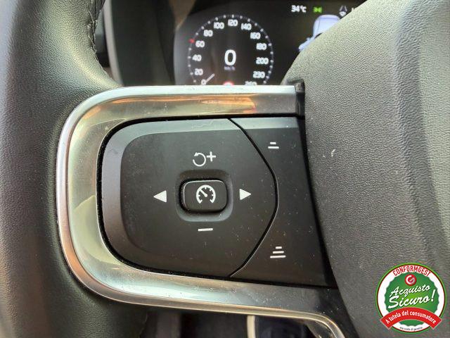 VOLVO XC40 T2 Geartronic Momentum
